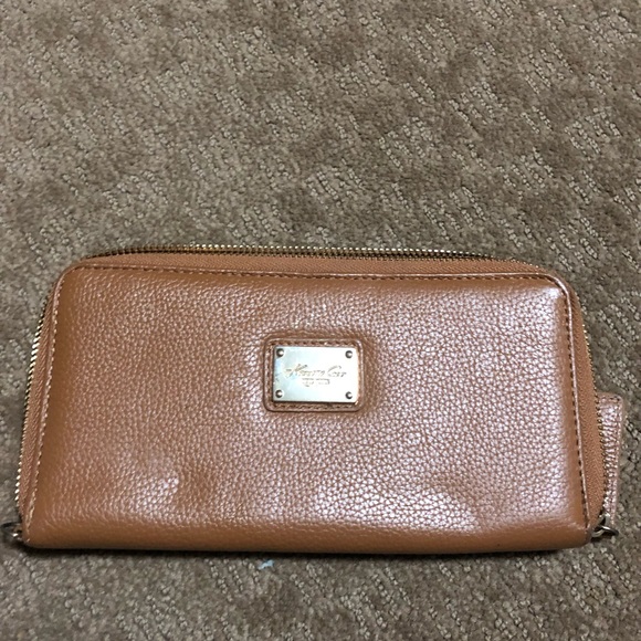 Kenneth Cole clutch - Picture 1 of 2